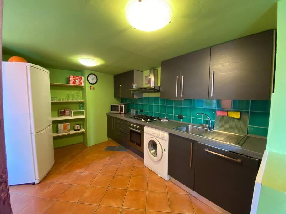 Rainbow House Apartment Intra Luaran gambar